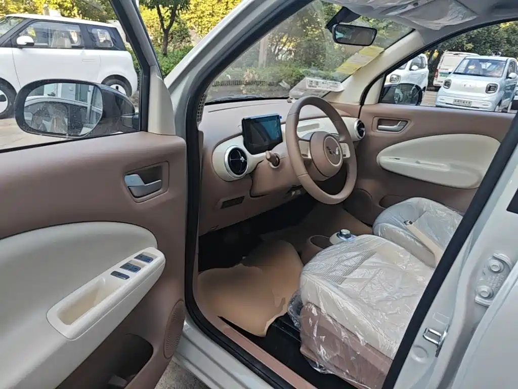 Wuling MINIEV — миниатюра 16