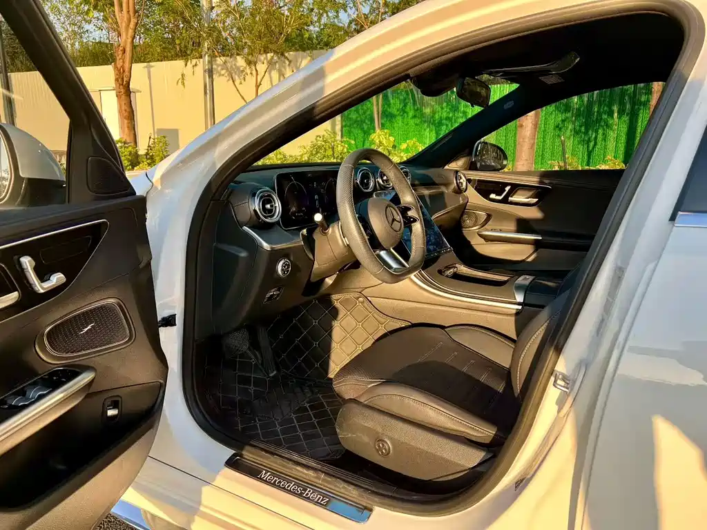 Mercedes-Benz C-Class — миниатюра 6