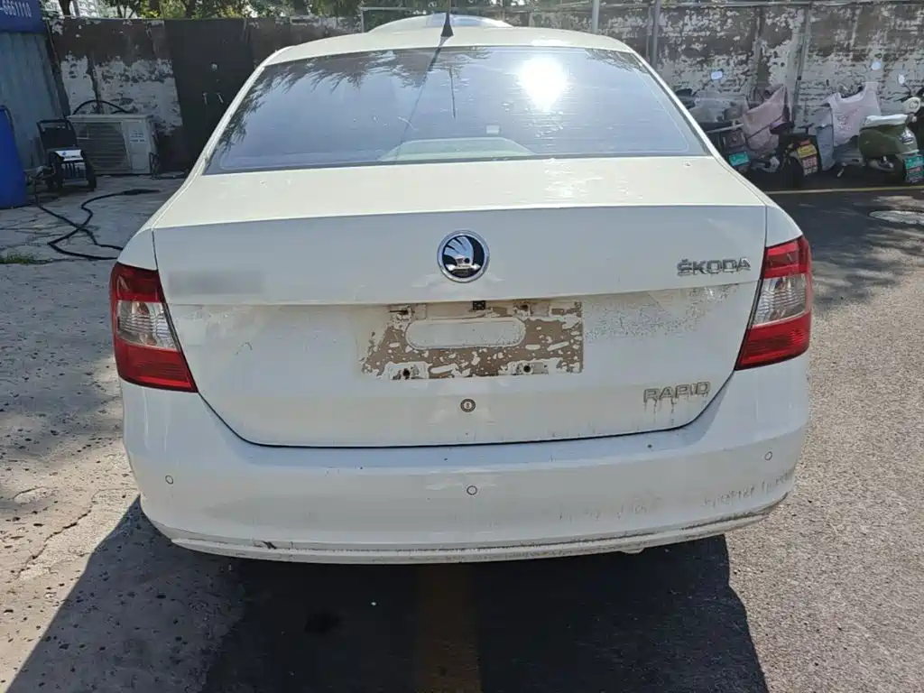 Skoda Rapid — миниатюра 6