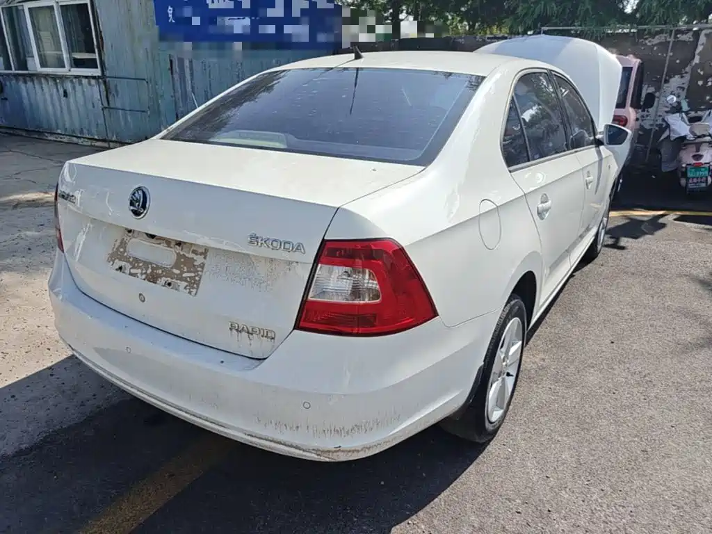 Skoda Rapid — миниатюра 7