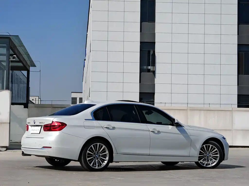 BMW 3 Series — миниатюра 4