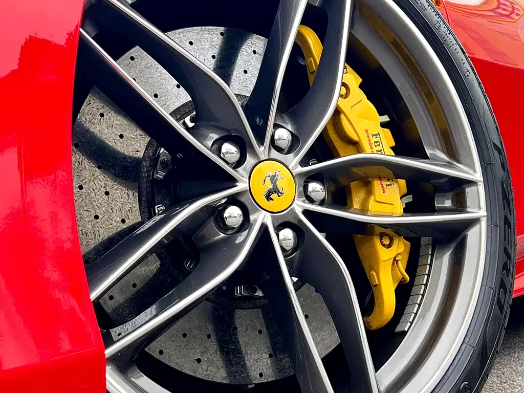 FERRARI 488
