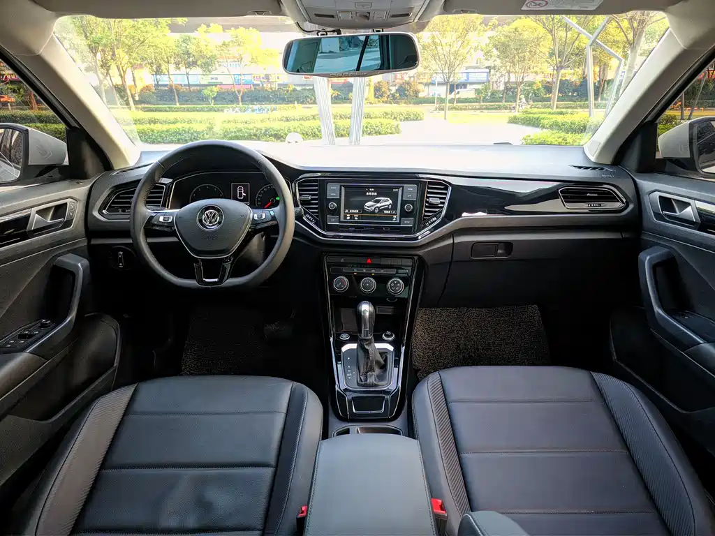 Volkswagen T-Roc — миниатюра 8