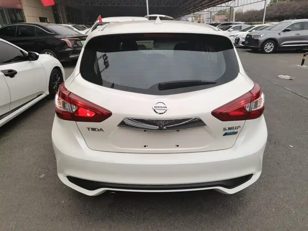 Nissan Tiida — миниатюра 6