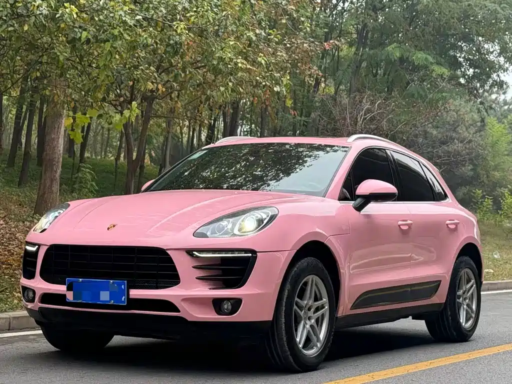 PORSCHE MACAN