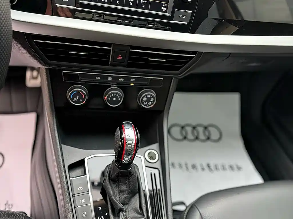 Volkswagen Lavida — миниатюра 7