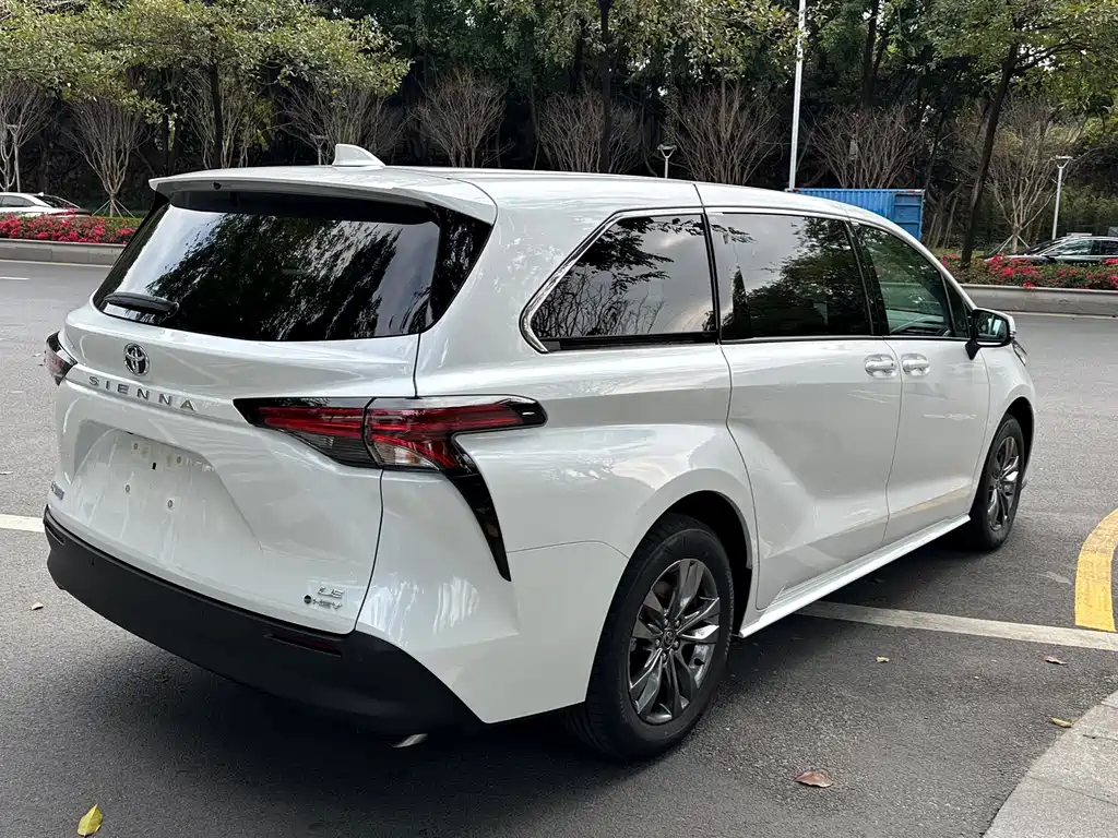 TOYOTA SIENNA