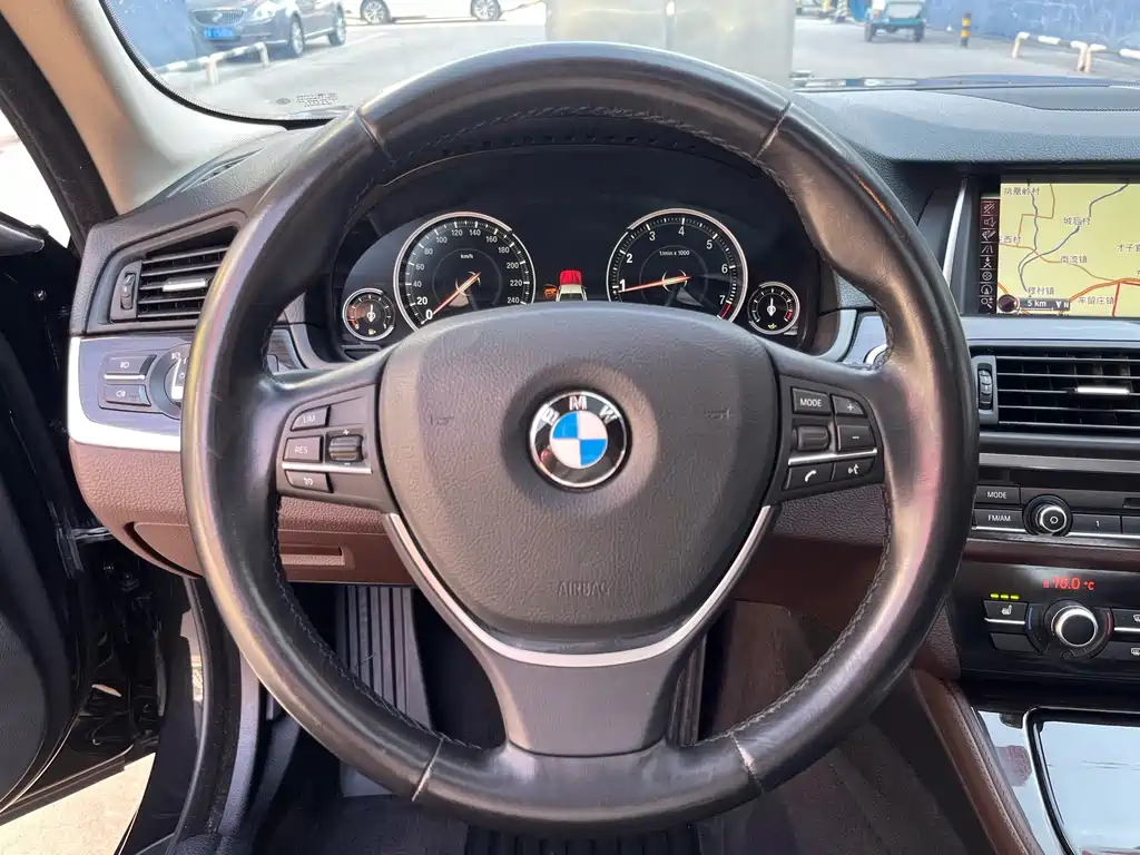 BMW 5 Series — миниатюра 15