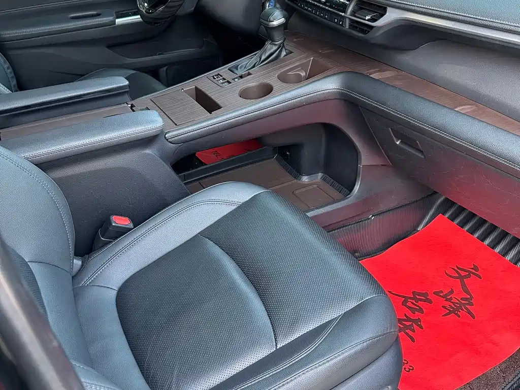 Toyota Sienna — миниатюра 5