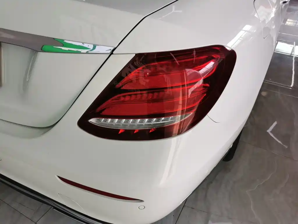 Mercedes-Benz E-Class — миниатюра 8