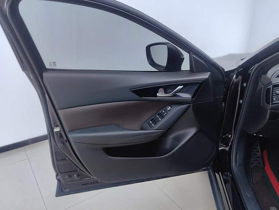 Mazda CX-4 2.0 л 2023 г. красный/фиолетовый, пробег 38700 км
