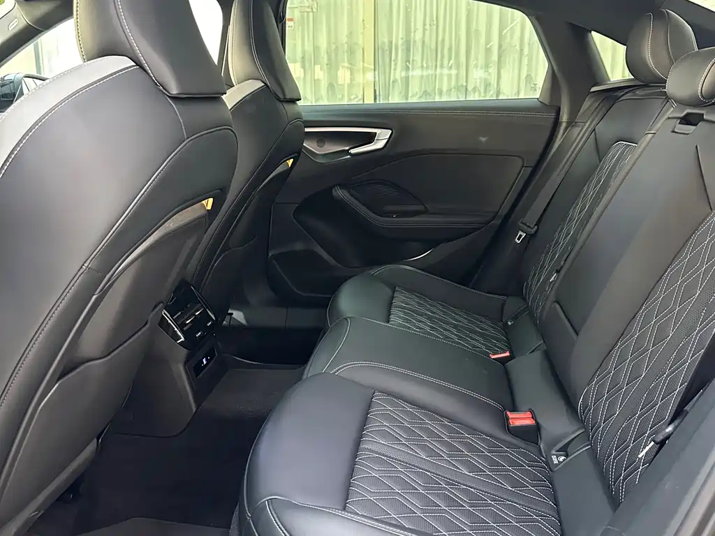 Audi A5L 2026 2.0T Sport quattro