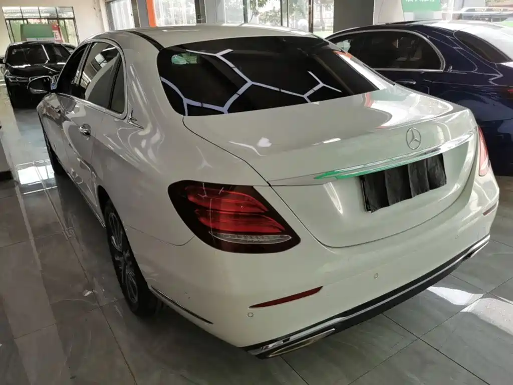 Mercedes-Benz E-Class — миниатюра 5