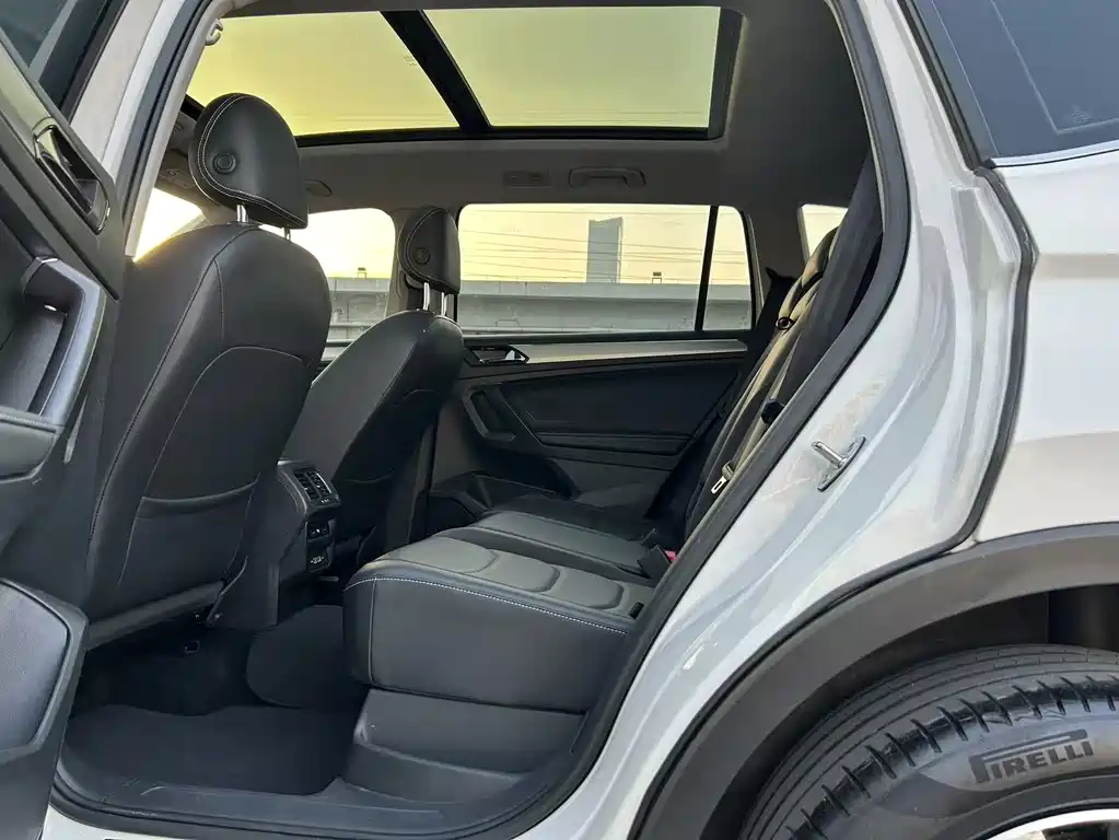 Volkswagen Tiguan L L 2021 330TSI AT Smart