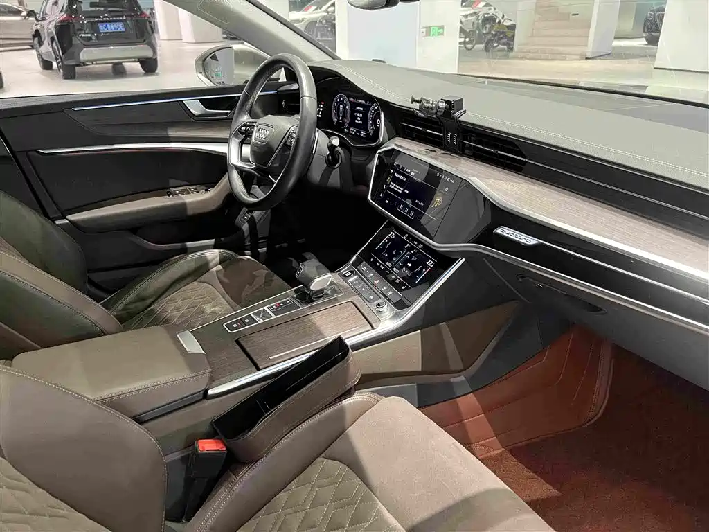 Audi A7L — миниатюра 25
