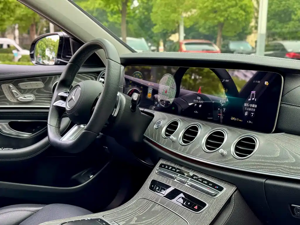 MERCEDES-BENZ E CLASS