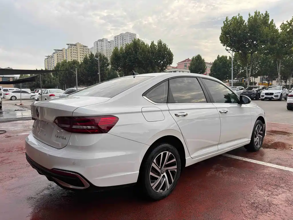 Volkswagen Lavida — миниатюра 6