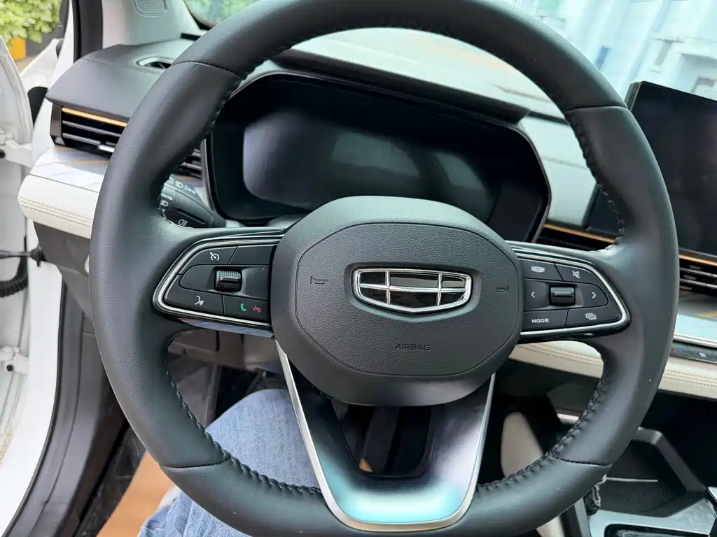 Geely Emgrand L L 2022 1.4T CVT Luxury