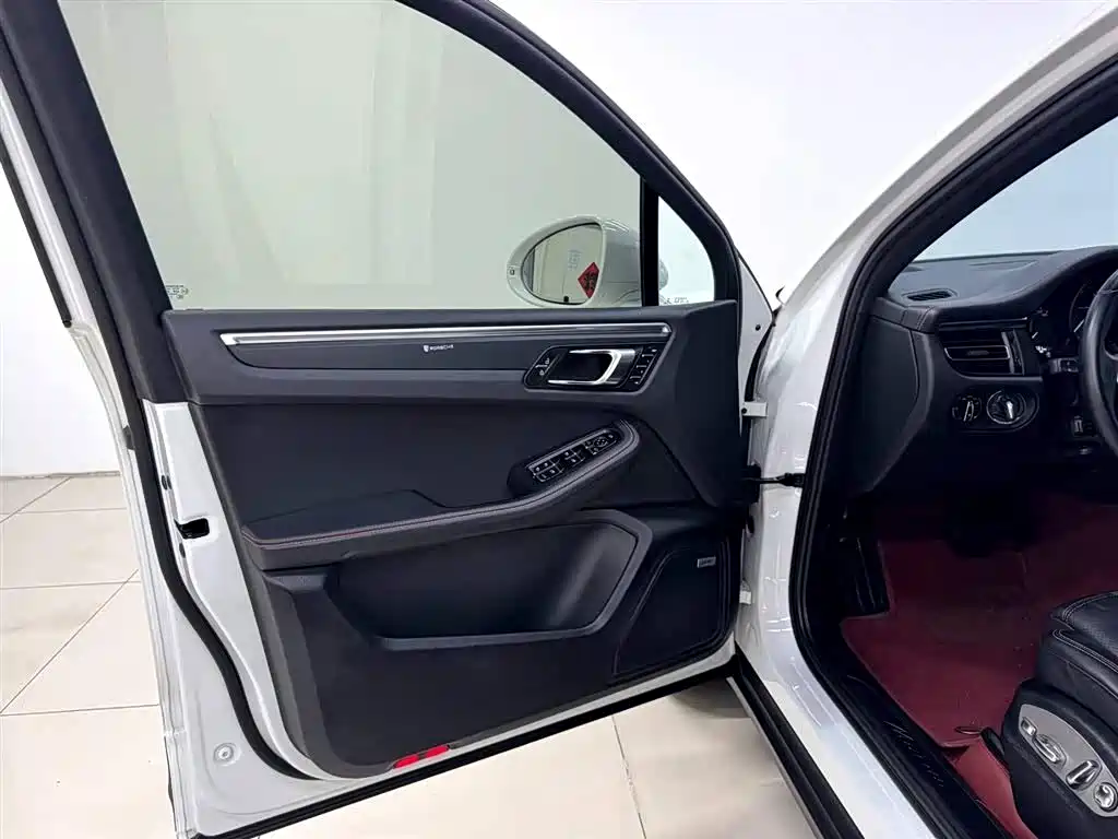 Porsche Macan — миниатюра 8