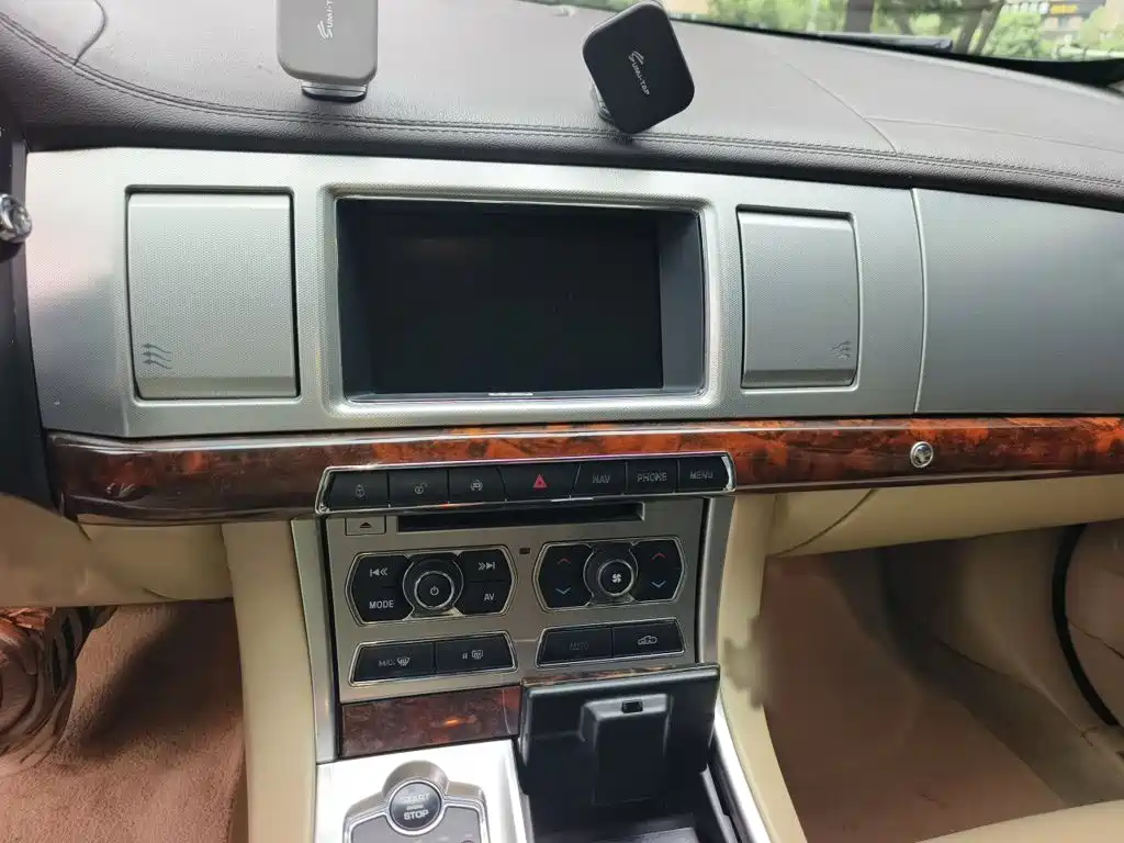 Jaguar XF — миниатюра 6