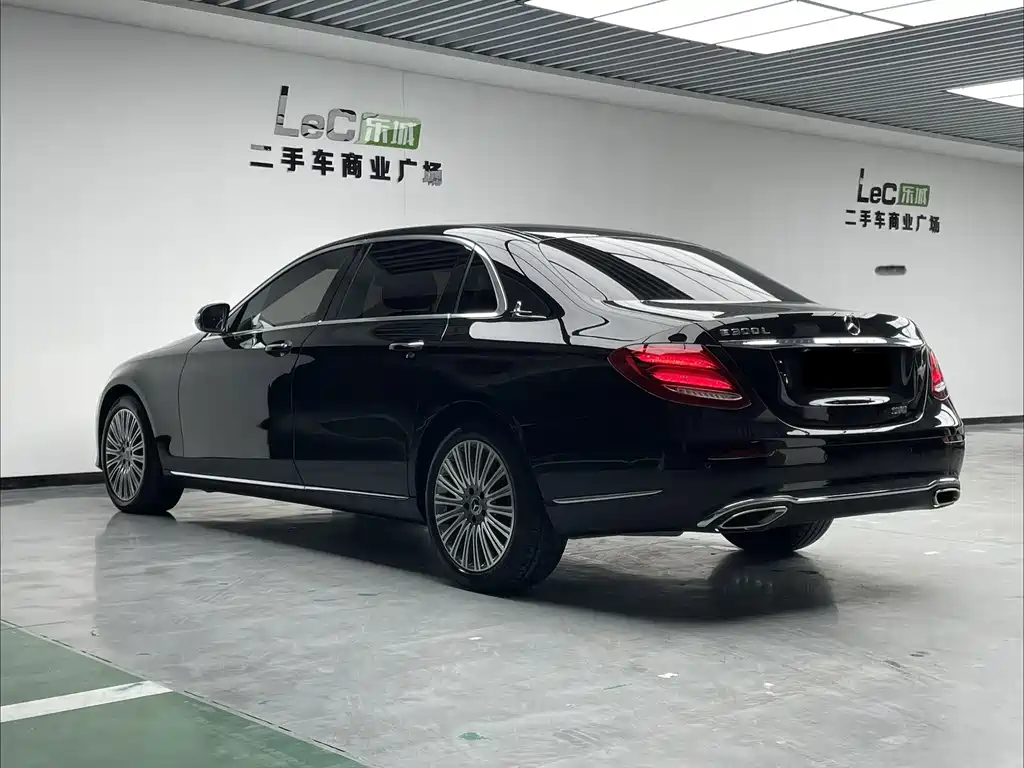 Mercedes-Benz E-Class — миниатюра 4