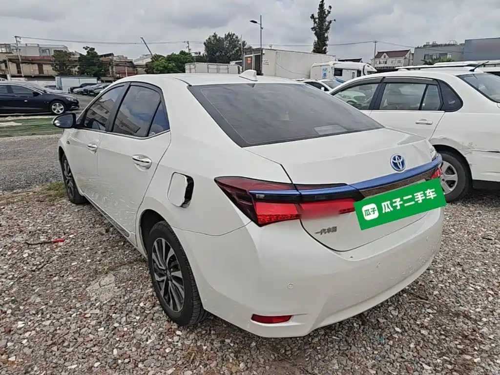 Toyota Corolla Hybrid — миниатюра 5