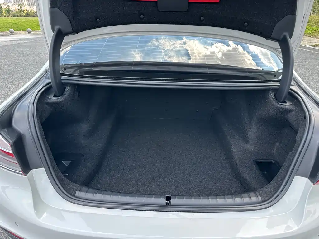 BMW 5 Series — миниатюра 23