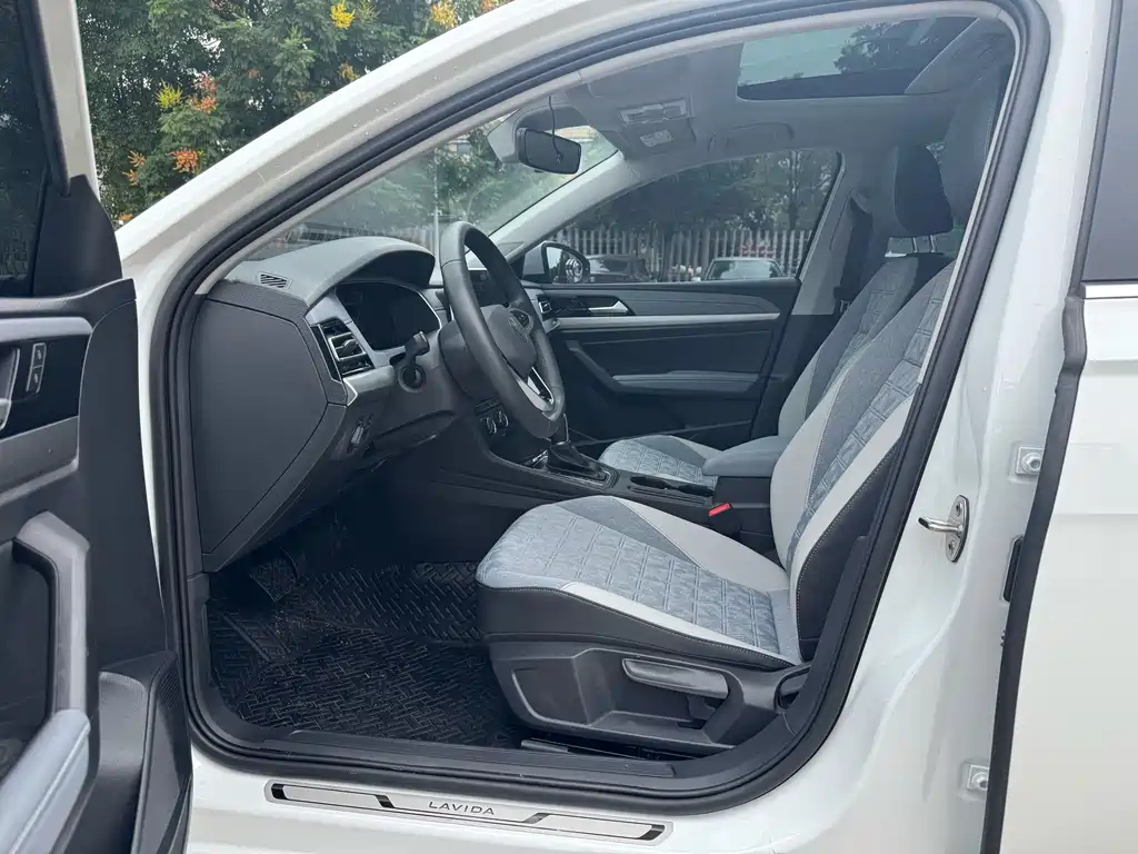Volkswagen Lavida — миниатюра 5