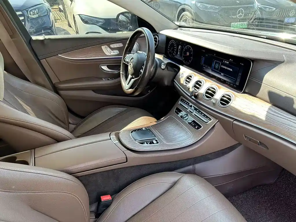 Mercedes-Benz E-Class — миниатюра 14