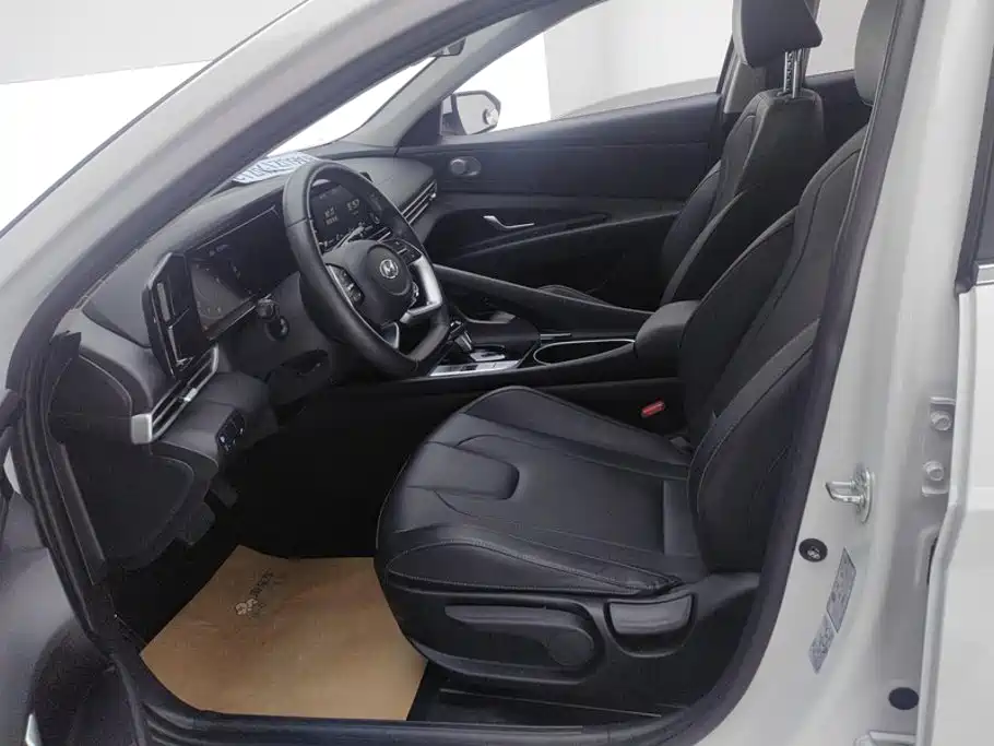 Hyundai Elantra — миниатюра 9