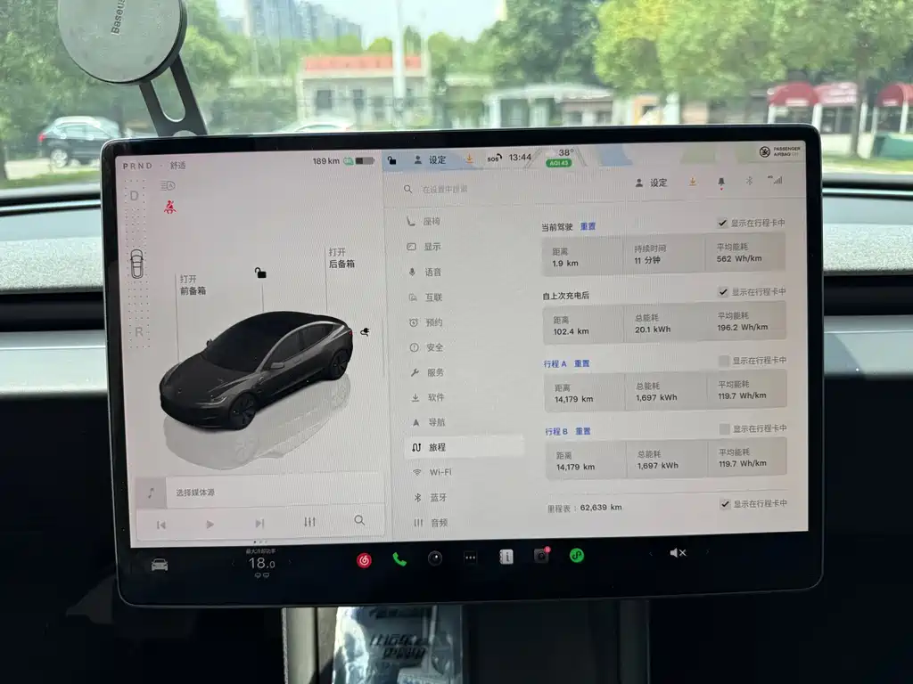 Tesla Model 3 — миниатюра 12