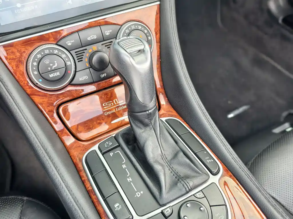 Mercedes-Benz SL-Class — миниатюра 11
