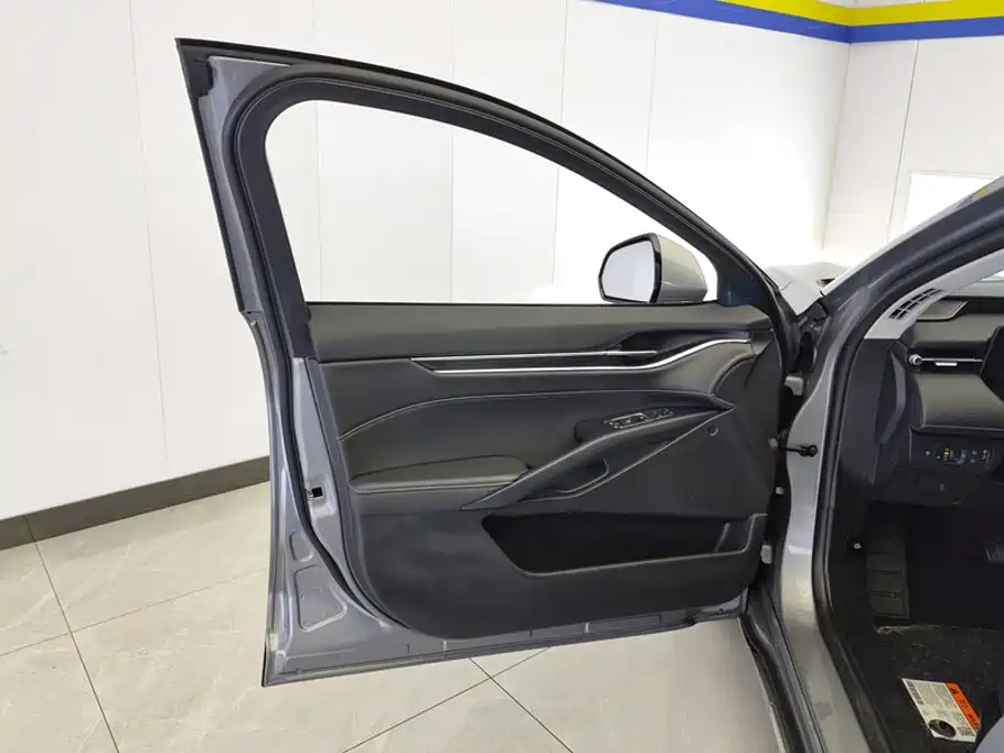 Ford Mondeo — миниатюра 7