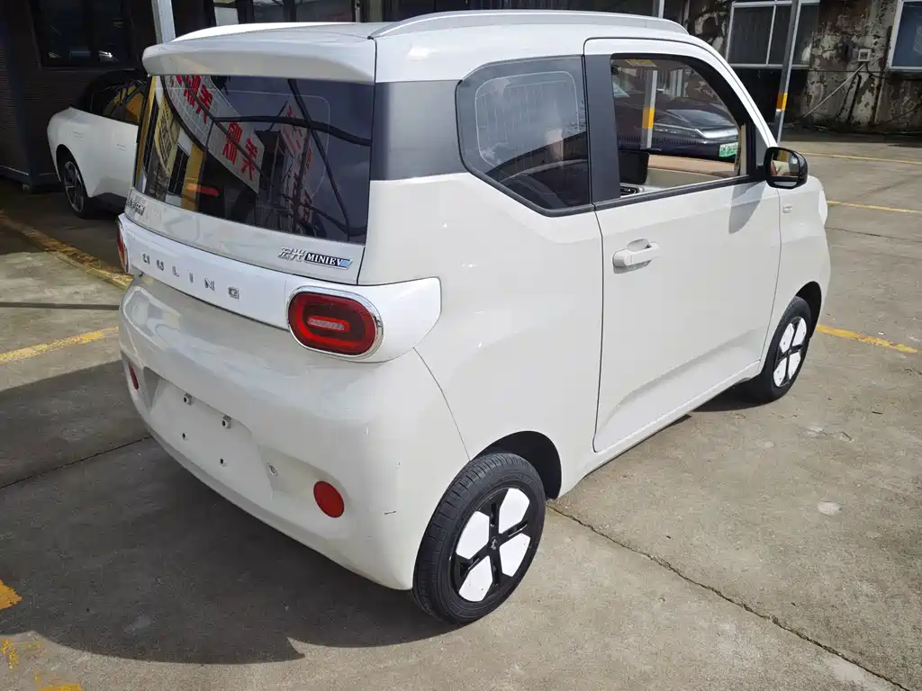 Wuling MINIEV — миниатюра 5