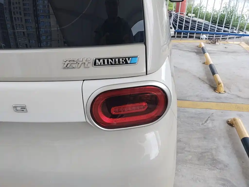 Wuling MINIEV — миниатюра 8