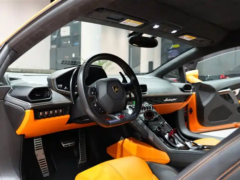 LAMBORGHINI HURACÁN