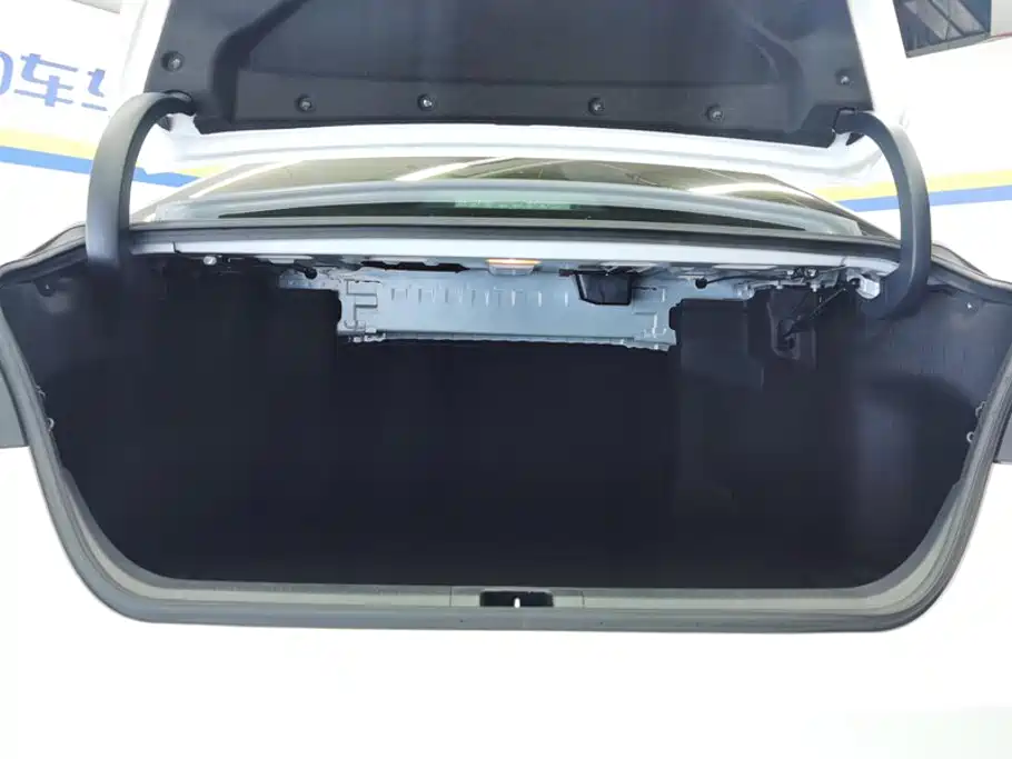 Toyota Camry 2023 2.0G Luxury