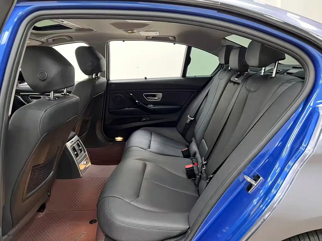 BMW 3 Series — миниатюра 8