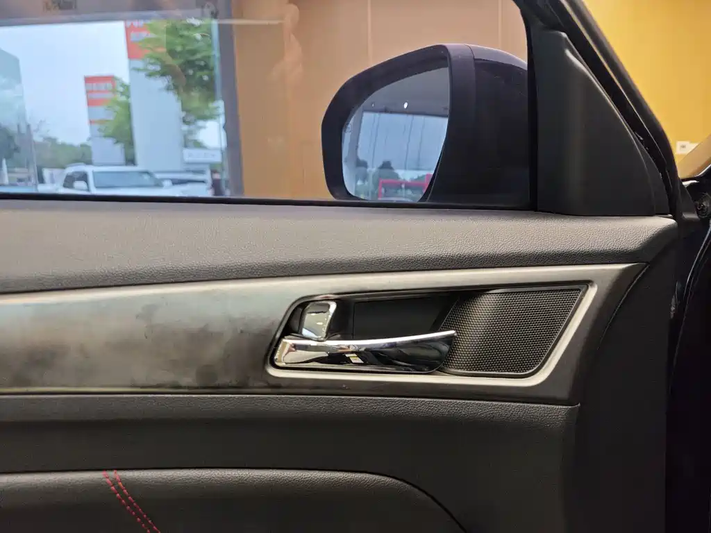 Changan CS75 2014 2.0L MT Lead V