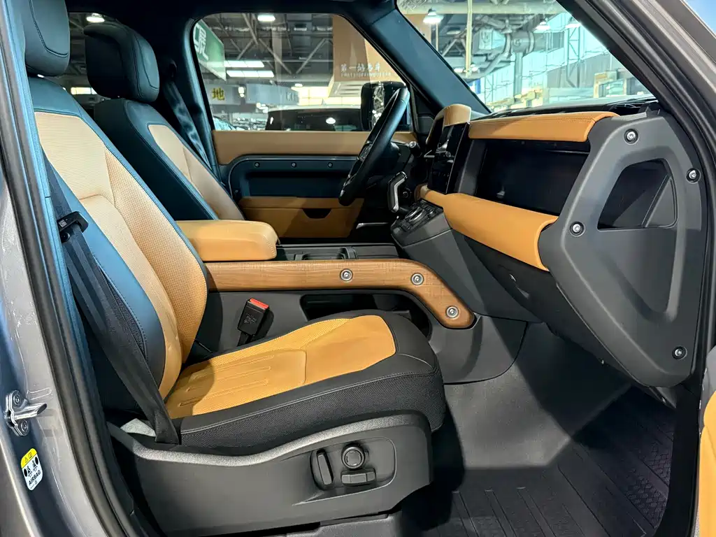 Land Rover Defender — миниатюра 8