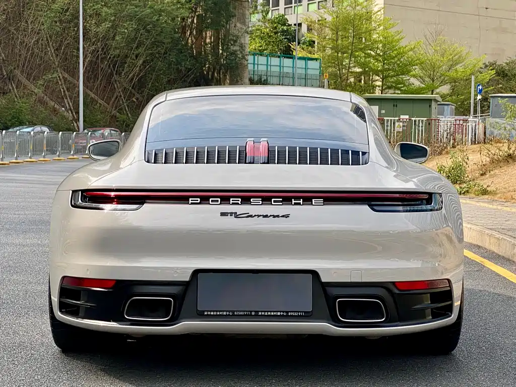 PORSCHE 911