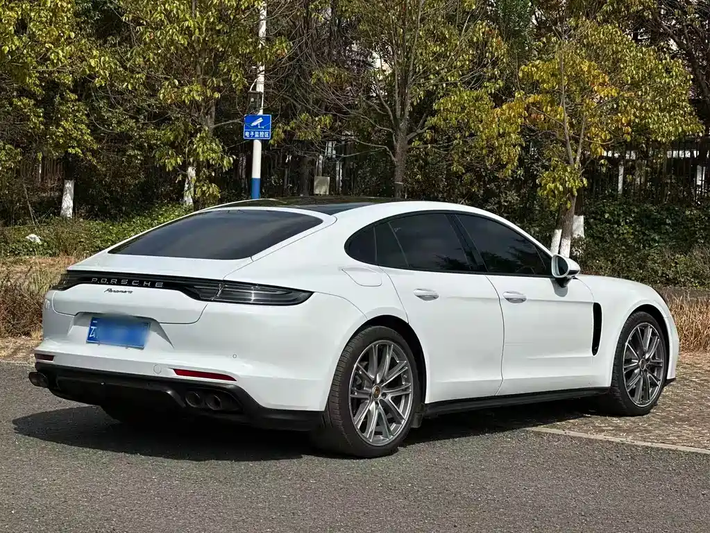 PORSCHE PANAMERA