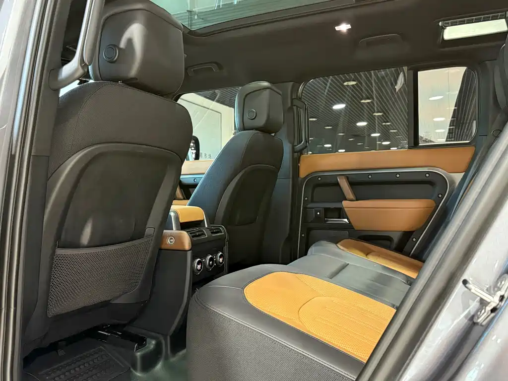 Land Rover Defender — миниатюра 7
