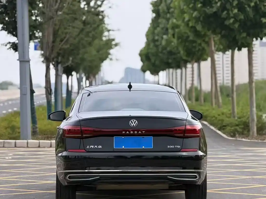 Volkswagen Passat 2022 330TSI Luxury