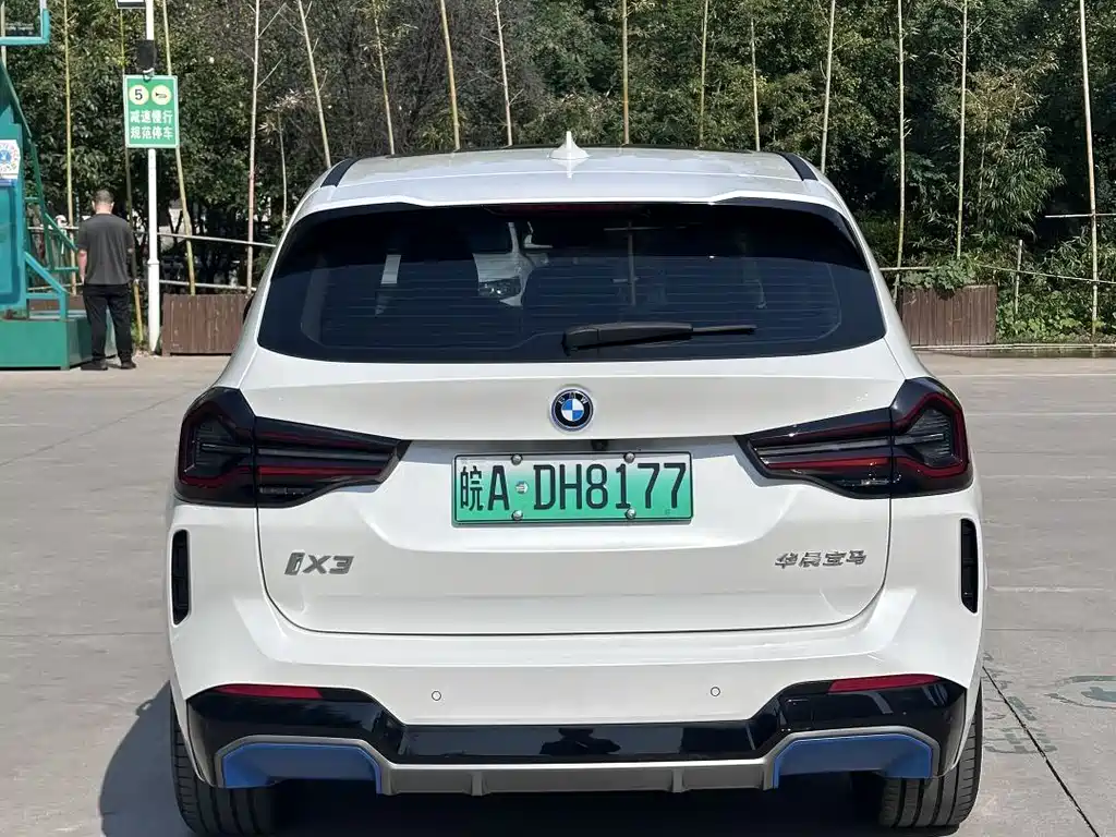 BMW iX3 — миниатюра 13