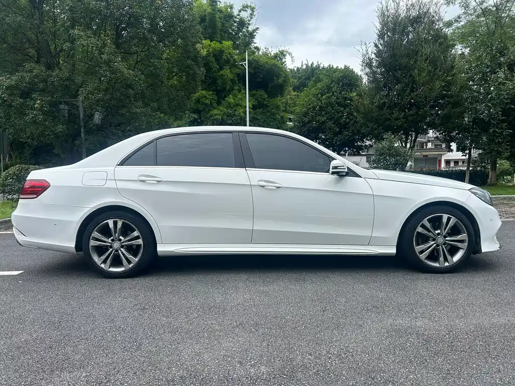 Mercedes-Benz E-Class — миниатюра 9