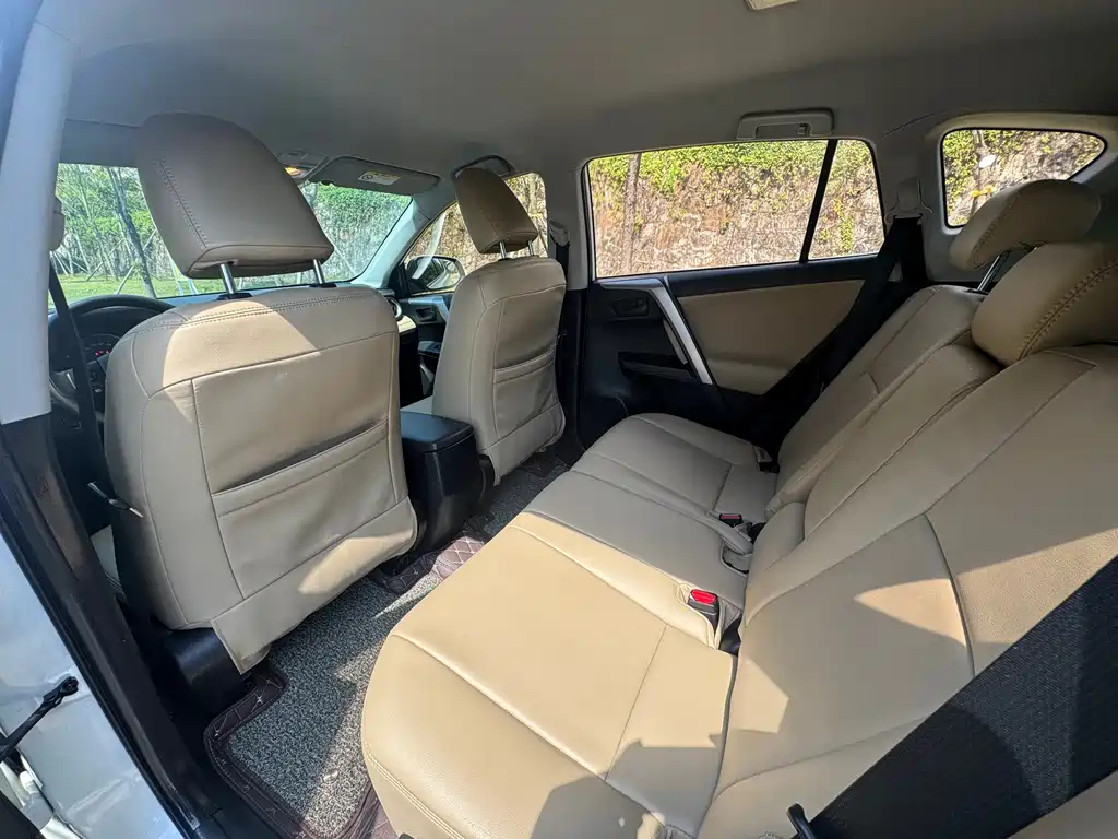 Toyota RAV4 — миниатюра 5