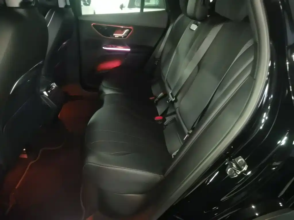 Mercedes-Benz EQE SUV — миниатюра 22