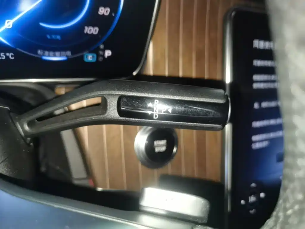 Mercedes-Benz EQE SUV — миниатюра 19