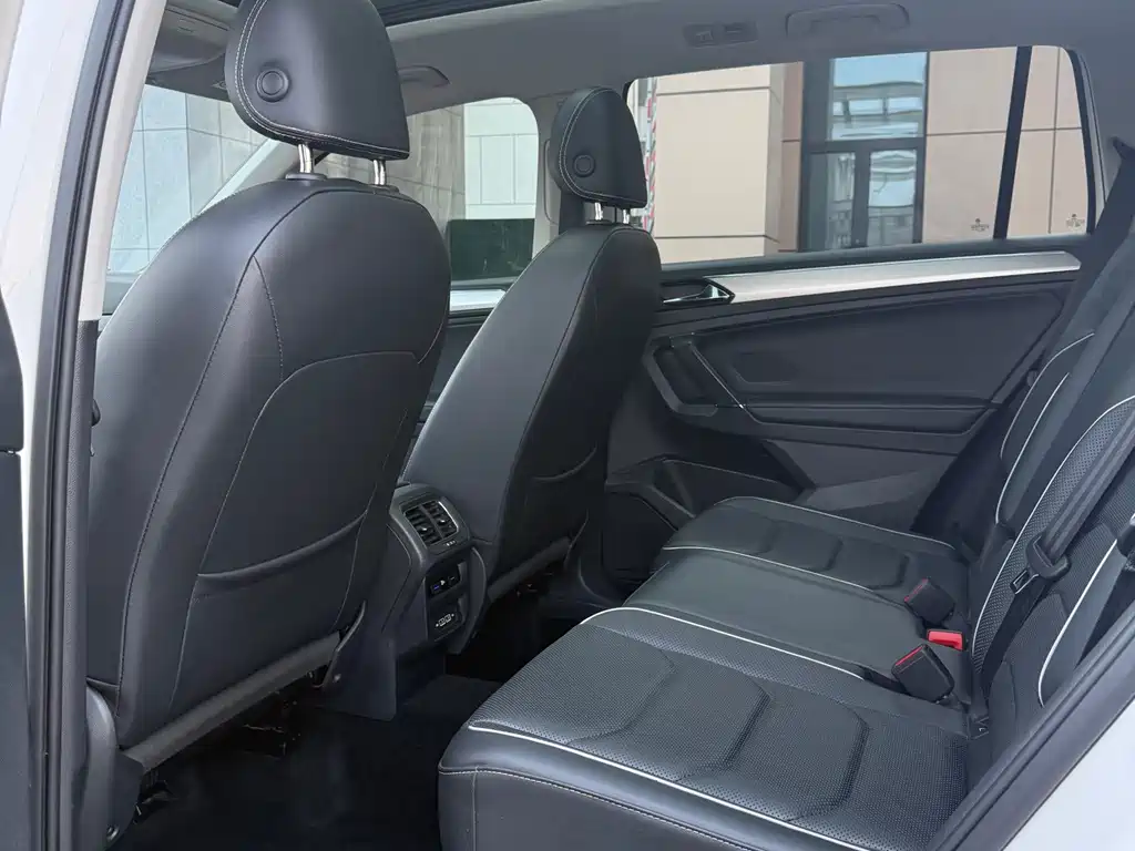Volkswagen Tiguan L PHEV — миниатюра 5